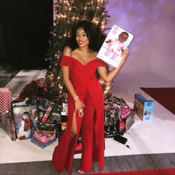 โค๏ธโ๐ฅ VALENTINES ๐ Slit Leg Off Shoulder Jumpsuit Red - Picture 8 of 8